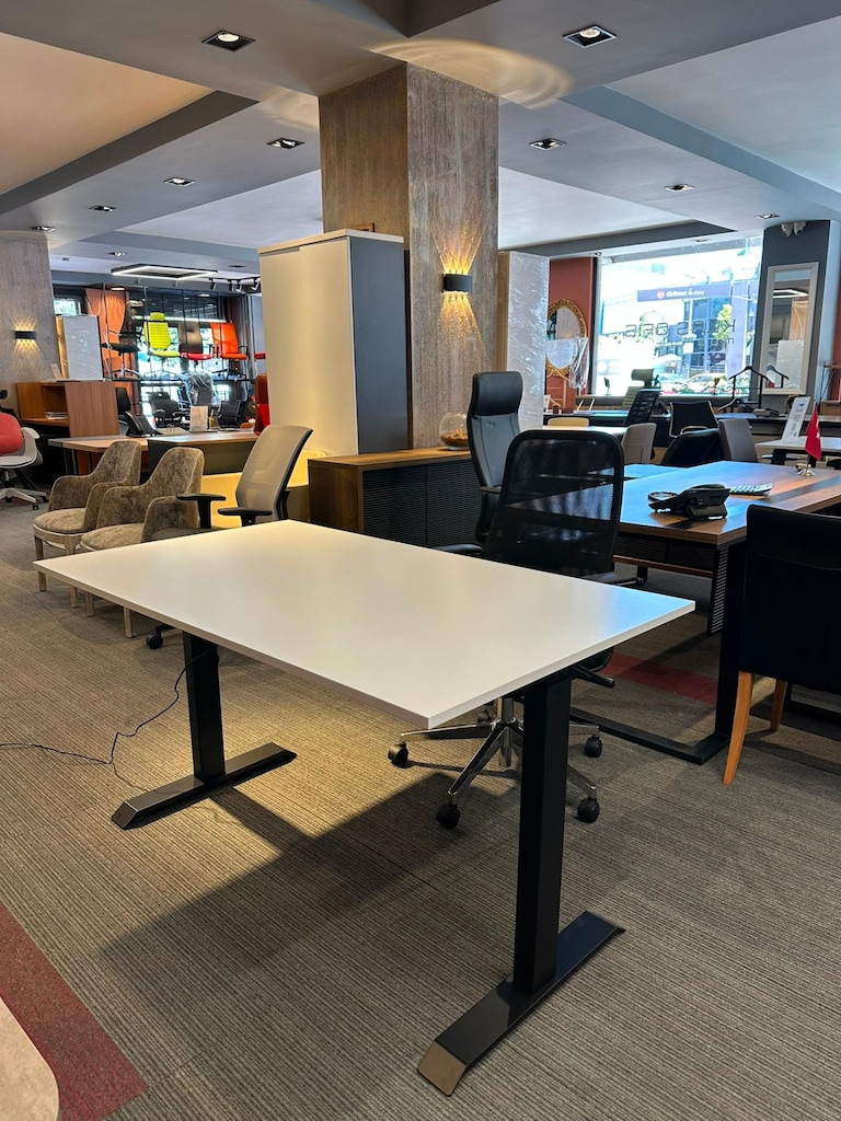 KLAS OFİS ÜSKÜDAR 140X80 ELEKTRİKLİ AYARLI MASA SIFIR - 3