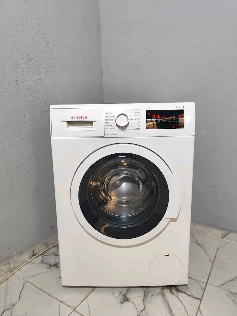 BOSCH YENİ SERİ ÜRÜN ENERJİ TASARRUFLU DİJİTAL GÖSTERGELİ 8 KG 1200 - 2