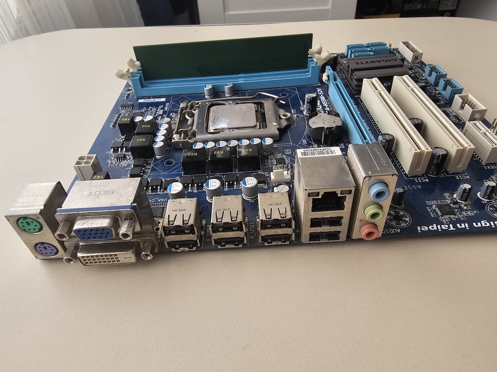 i7 işlemci - GİGABYTE ANAKART - RAM - 6