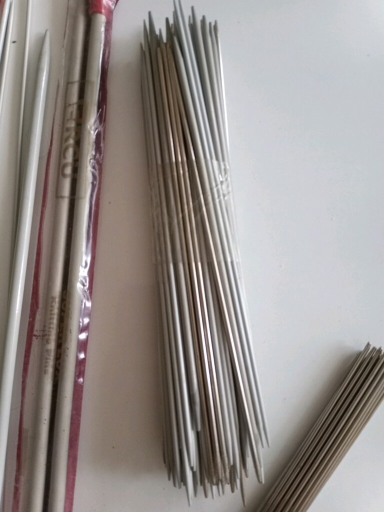 şiş , tığ ve boncuk kutusu hepsi 1250₺ - 3