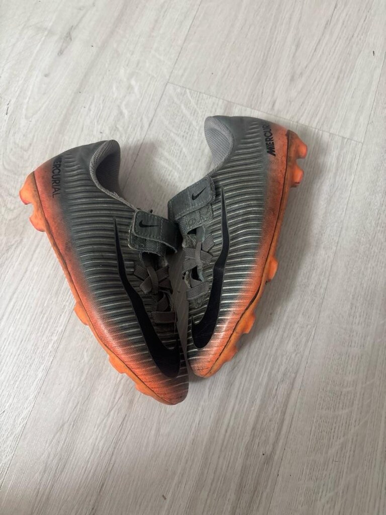 Nike CR7 krampondur 31 numara - 2