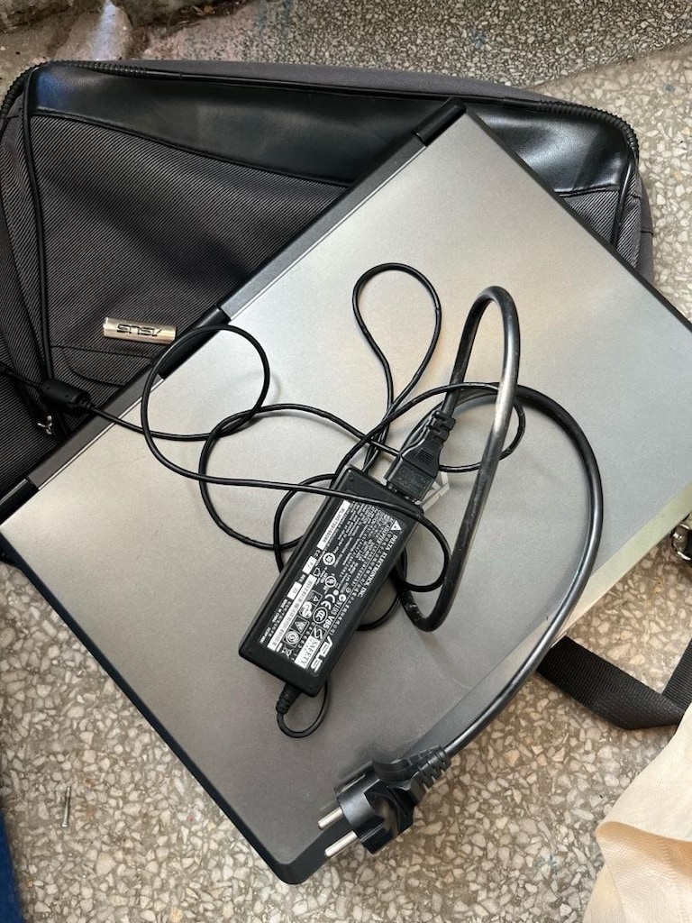 Asus laptop bilgisayar ışığı yanıyor - 3