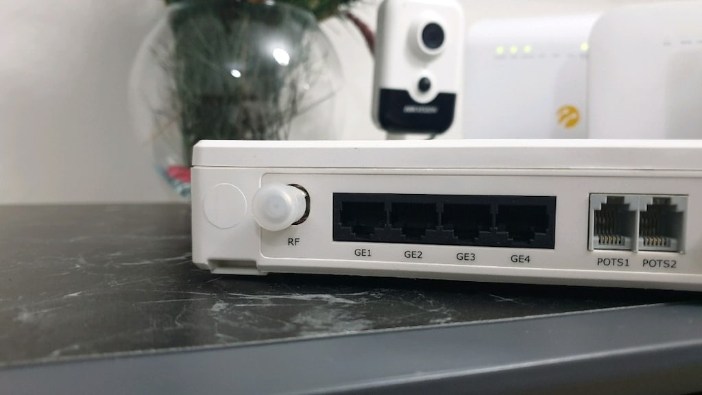 Tr de Tek Ericsson T076G Router Modem Gpon - 4