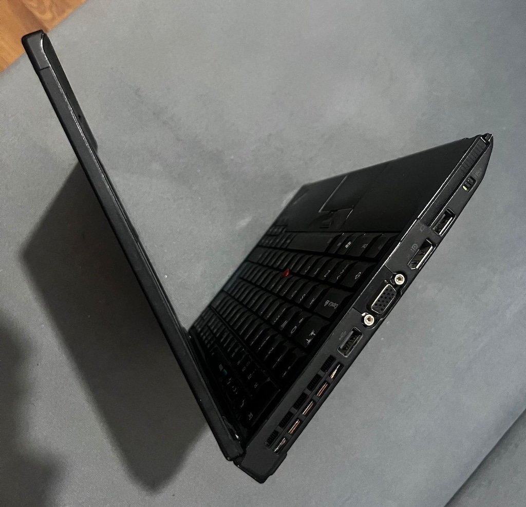 Lenovo X220 i5 2.50GHz 8 gb ram 500 gb hdd - 4