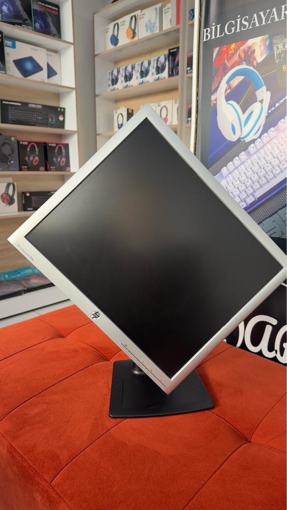 19 inç Pivot Monitör - Ekran Tertemiz Sorunsuz - 3