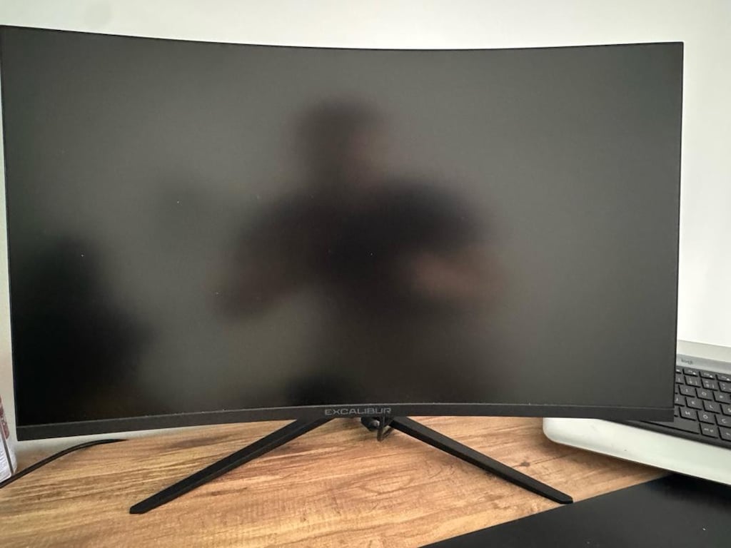 Excalibur 240hz 31.5inç Curved Monitör
