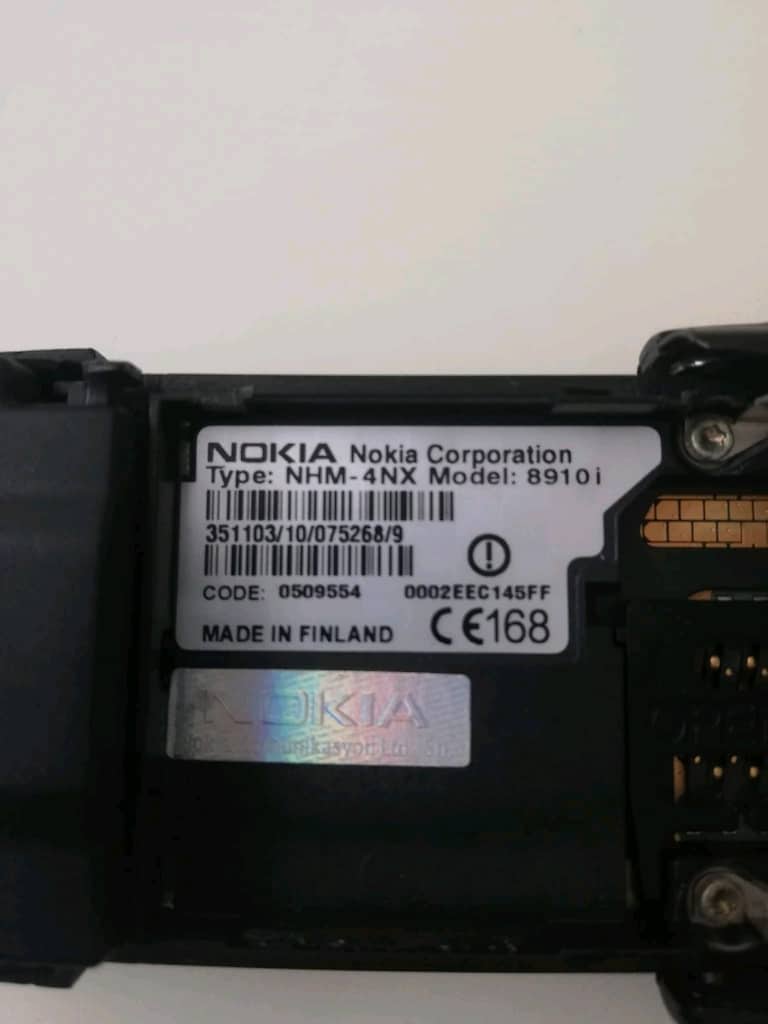 Nokia 8910i - 4