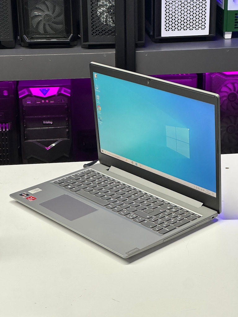 Ryzen 3 3200U - Radeon Vega 3 2GB - 16GB RAM - 240GB M.2 SSD - 2