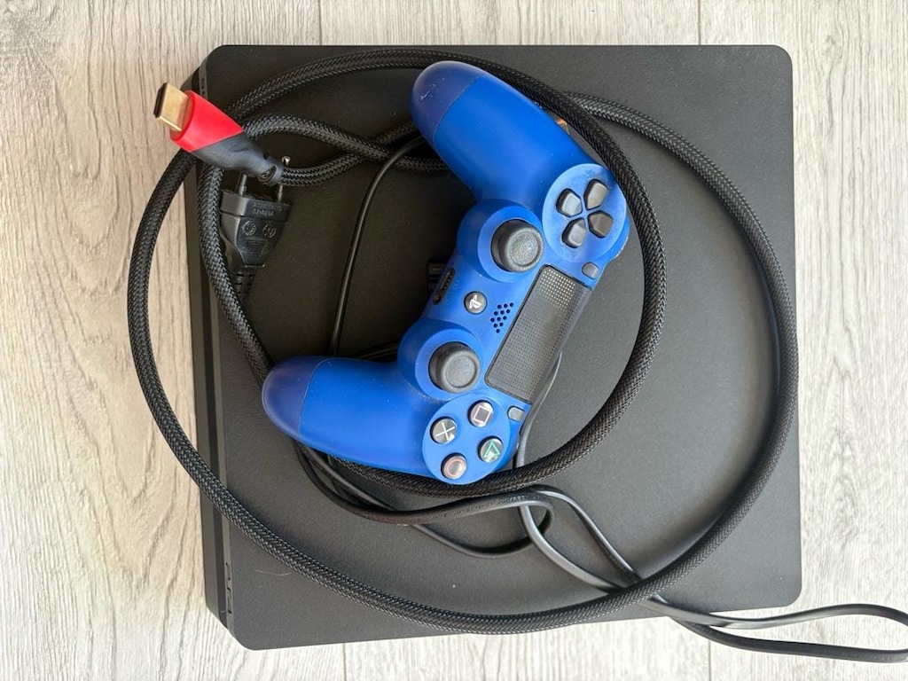 Sony PS4 Slim Tek Kol Orijinal Kolu ile Temiz Kullanılmış - 2