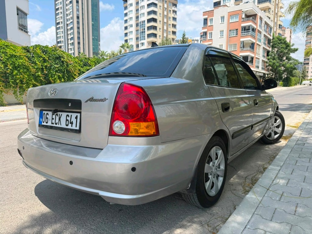 2004 model Hyundai Accent admire 2007 çıkışlı Otomatik Vites 1.3 benzi - 2