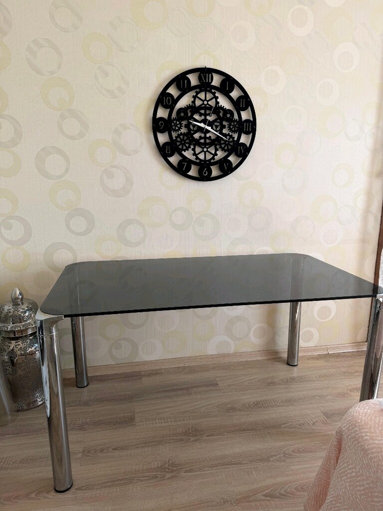 Masa ve 4 adet berjer sandalye takımı 5.500tl temiz sağlam. - 5