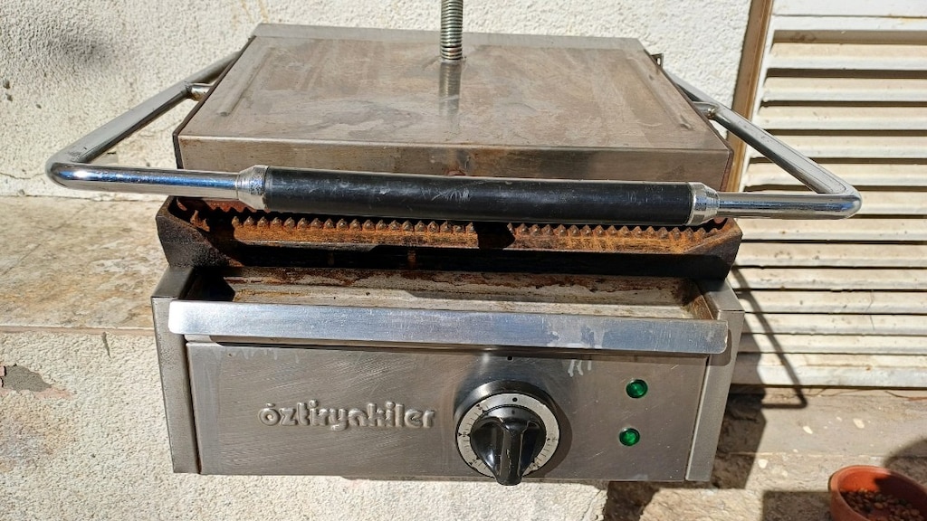 ÖZTİRYAKİLER TOST MAKİNASI - 2