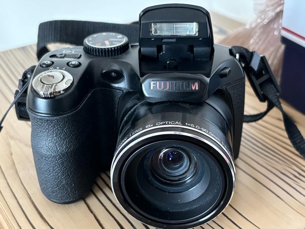 FUJIFILM FİNEPİX S 2980 FOTOĞRAF MAKİNASI-KAMERA + 8GB HAFIZA KARTI - 8