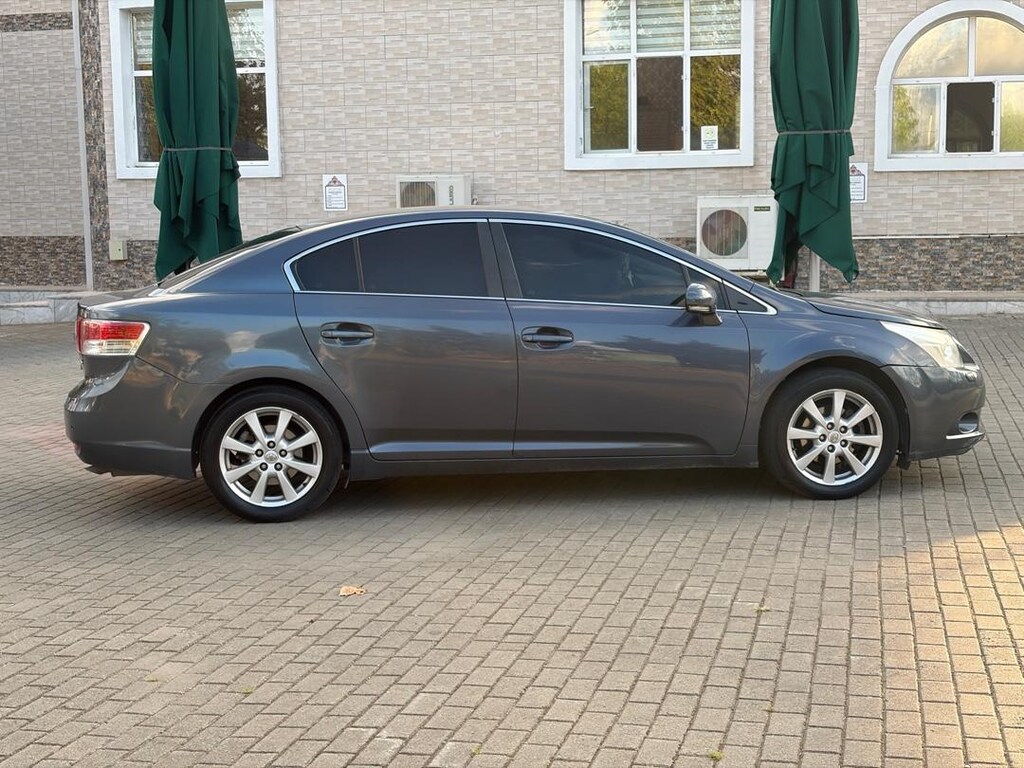 Avensis 1.6 full+full - 4