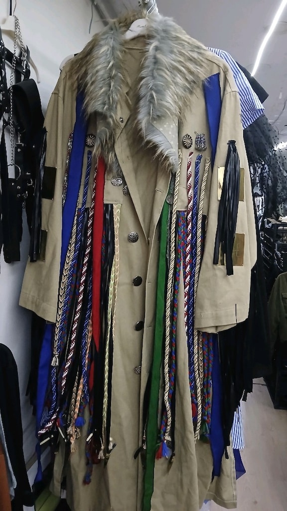 bohem (boho-chic) ve etnik detayların modernize edilmiş kaban - 8