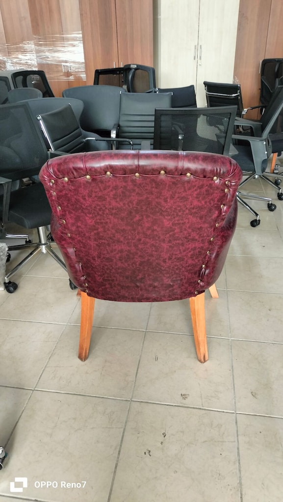 DEKOR BÜRO MOBİLYALARI BORDO KAPİTONELİ BERJER İKİNCİ EL - 2