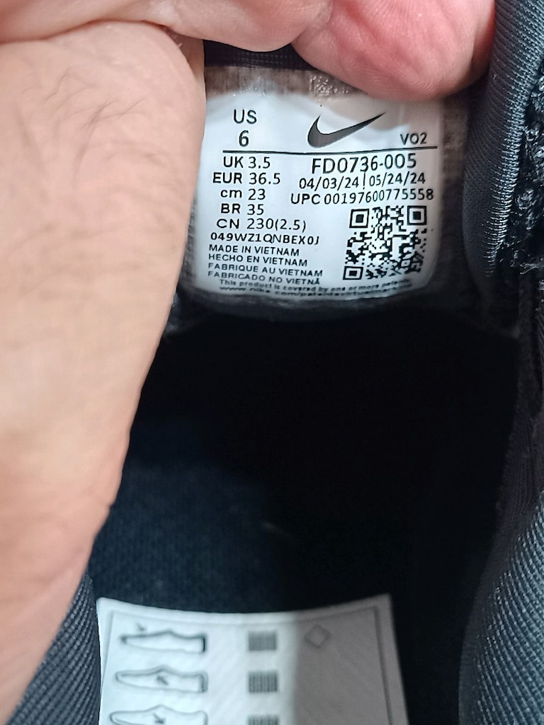 Nike V2K Run Orjinal sıfır üründür denemek için evde giyilmiş - 9