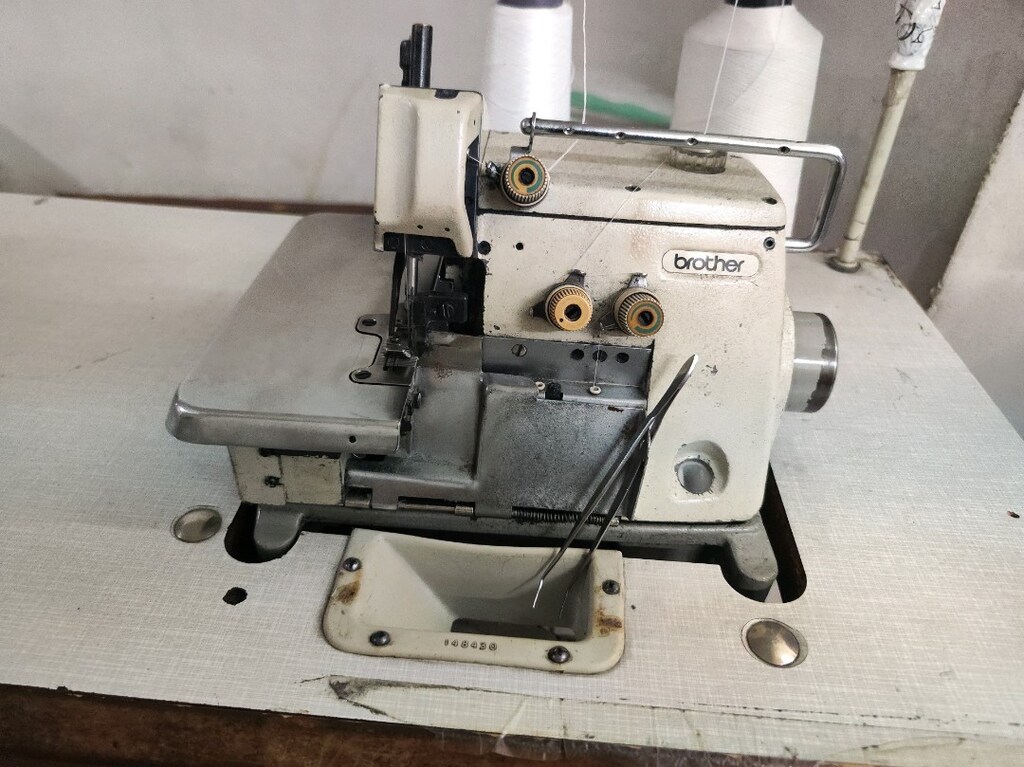 2 adet TEMİZ OVERLOK MAKİNASI 2 İP 4 İP KULLANILABİLİR - 9