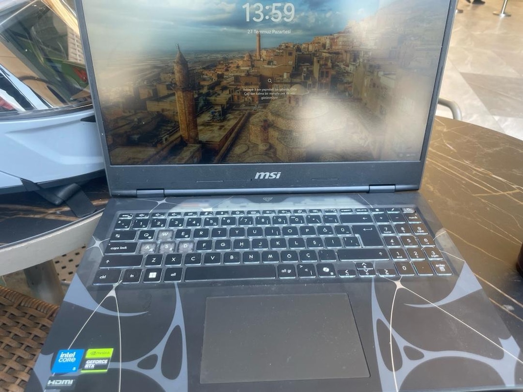 mai mag 15 cyborg laptop - 2