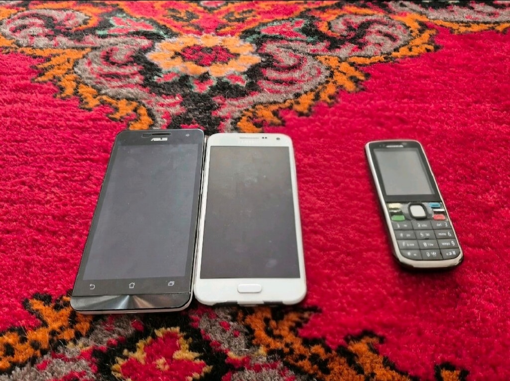 Samsung e500 asus zenfone 5 ve nokıa tuslu telefon - 2