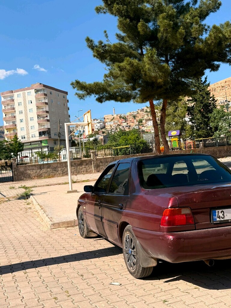 ford escort 96 model - 2