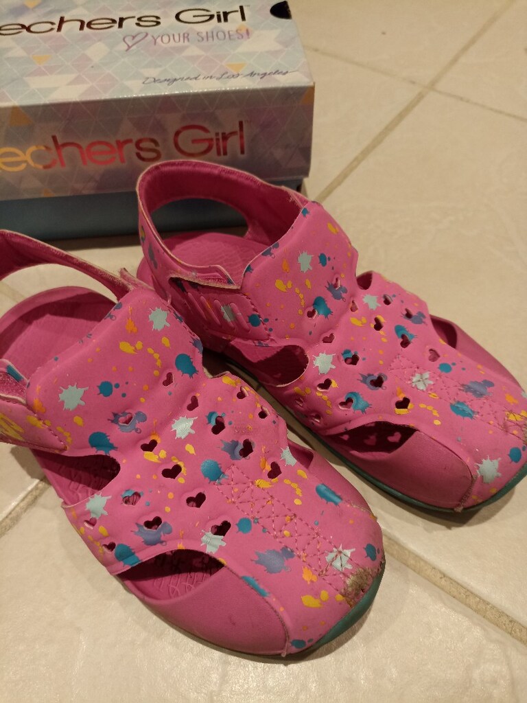 Skechers Sandalet. 32 numara