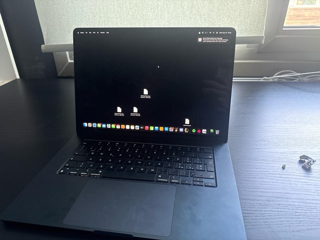 Macbook Air 15 inch m3 - 2