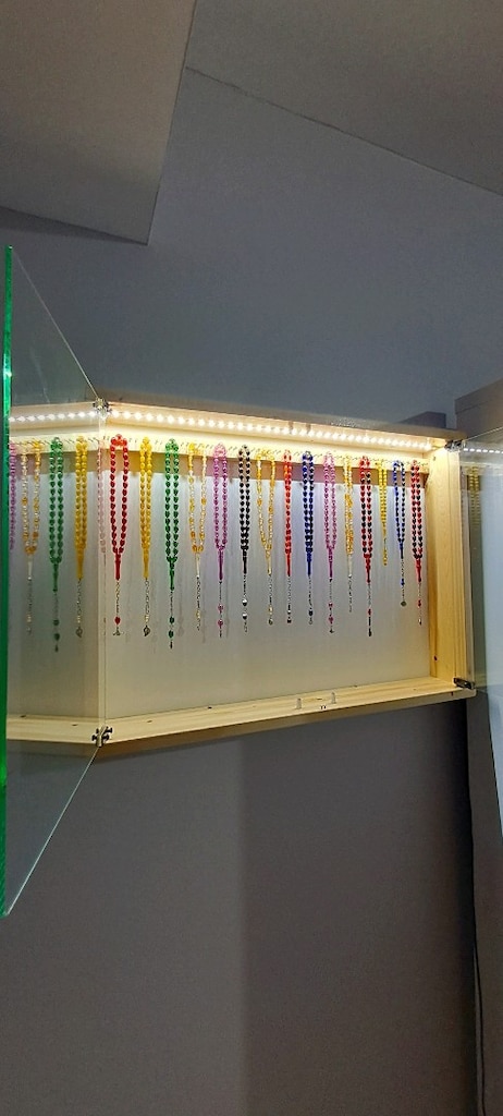 Led'li ahşap tesbih koleksiyon vitrini - 3