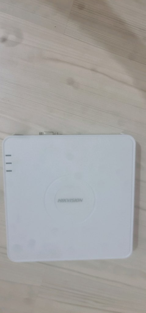 2 kamera 8 girişli kayit cihazı 1 adet 8 li poe swich 1 adet 4 tb hdd - 6
