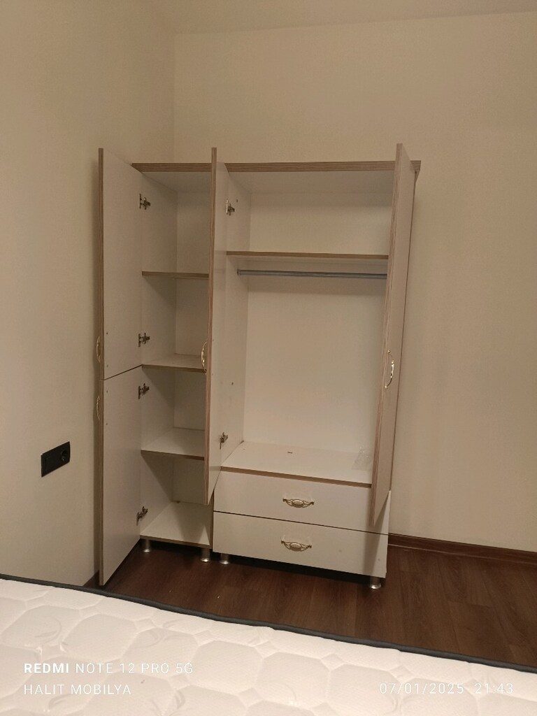 3 kapalı 2 çekmeceli aynalı elbise dolabı - 2