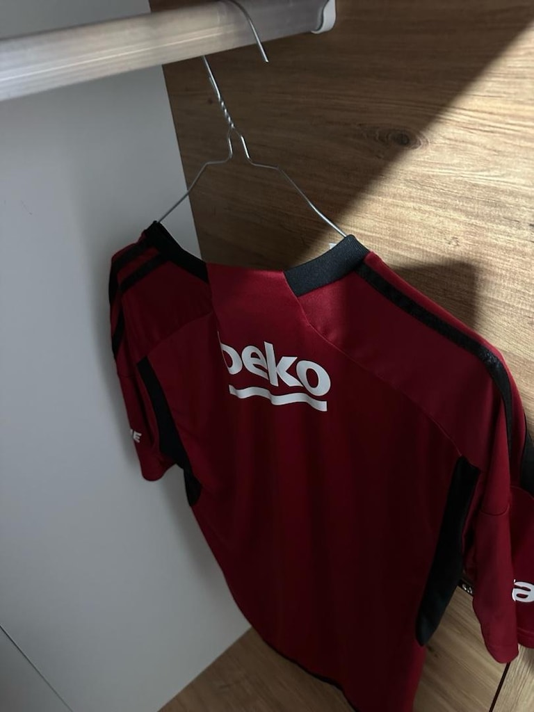 Beşiktaş orjinal kırmızı forma - 2