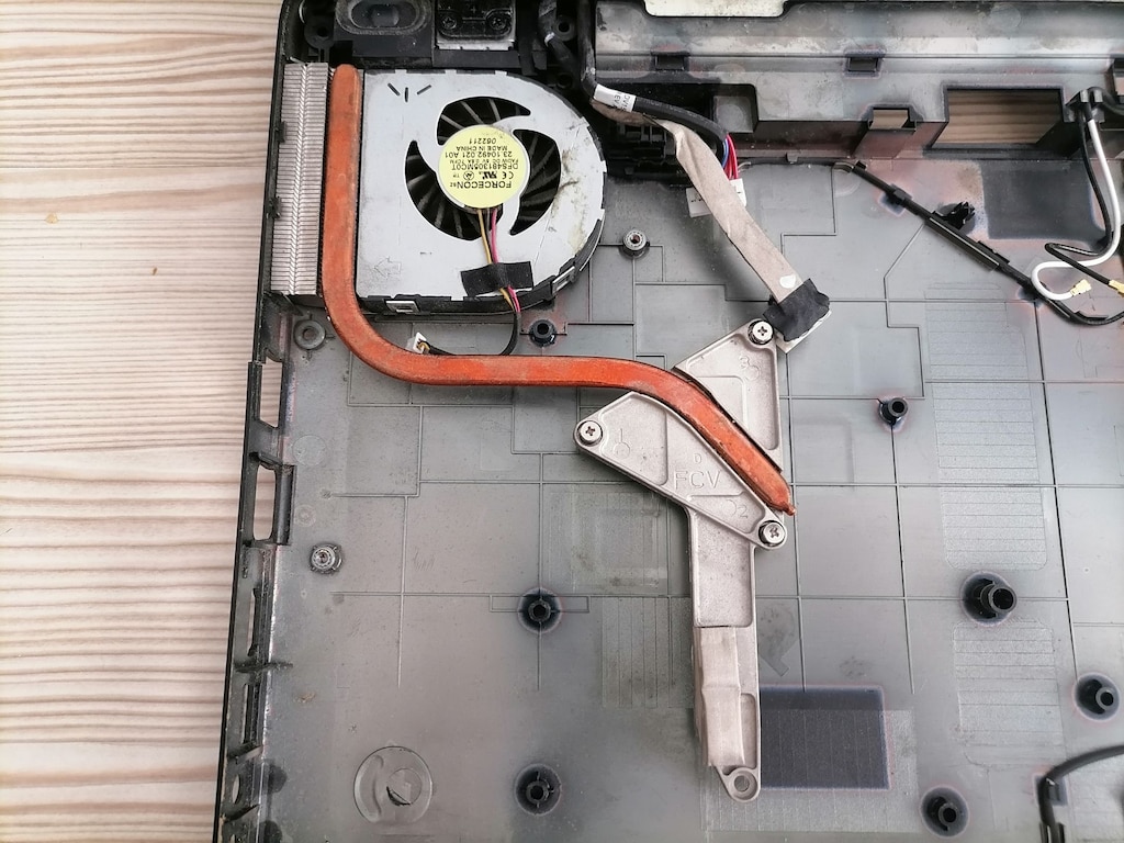 Dell Inspiron N5040 - 10