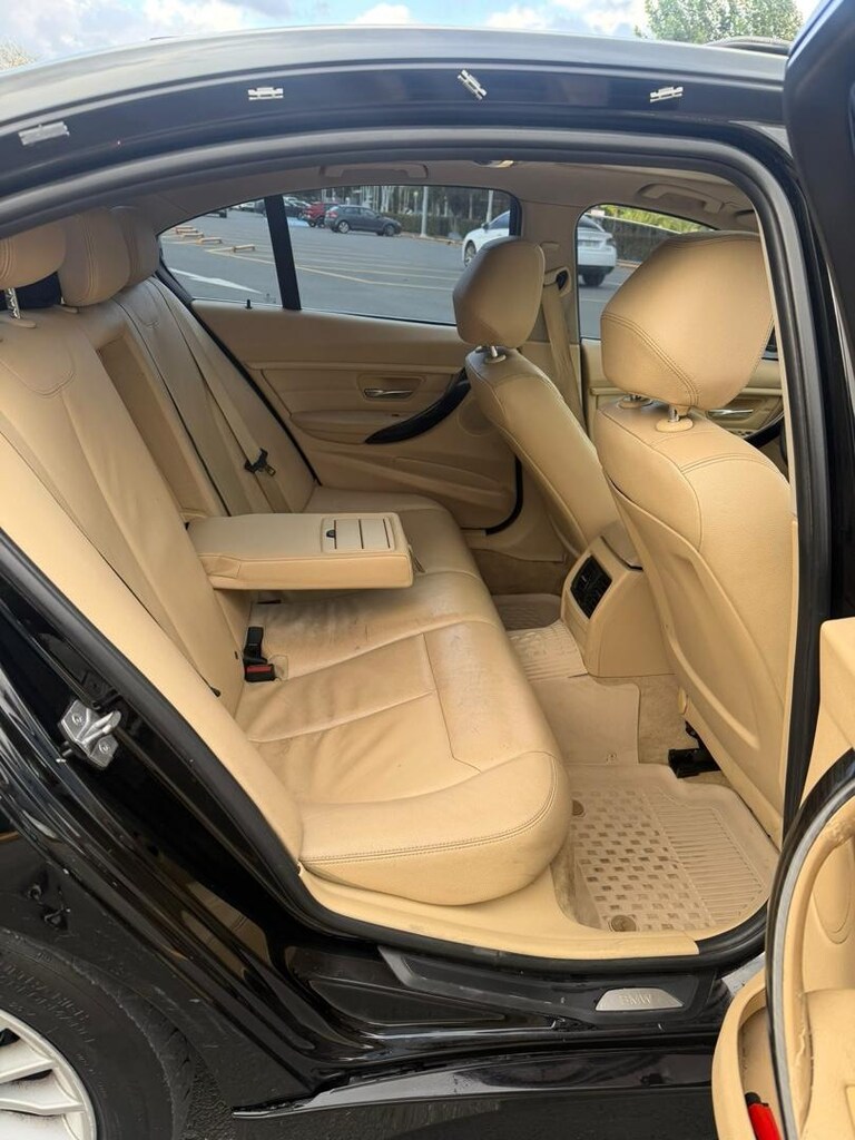 BMW 320i - 7