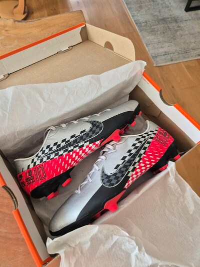 Nike 44 numara 0 krampon