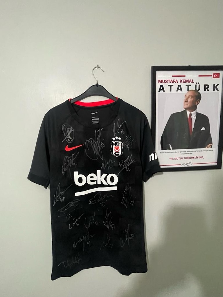 Beşiktaş Tüm Takım Oyuncuları Islak İmzalı Forma 26/27