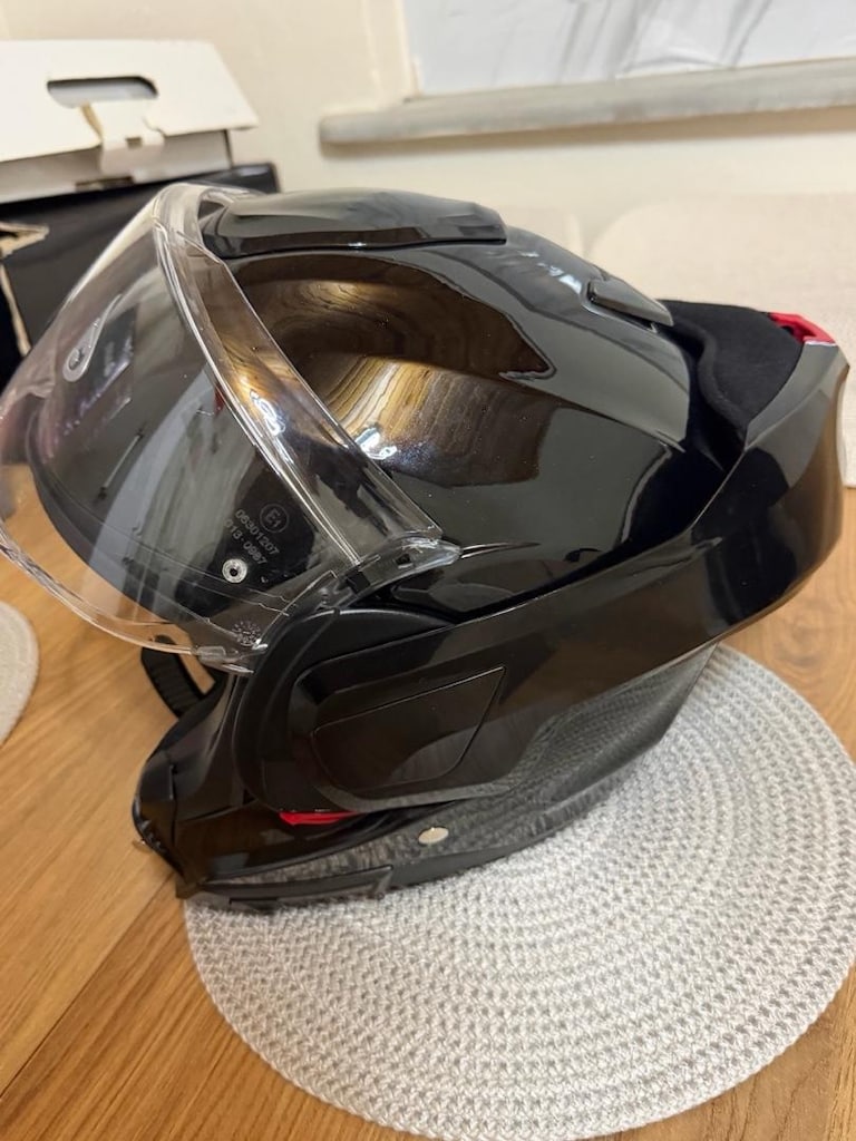 temiz sıfır hjc çene açılır kask - 3
