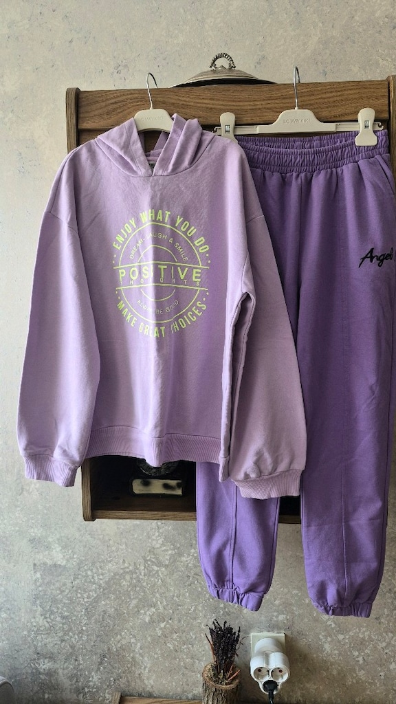 lila sweatshirt ve Eşofman altı