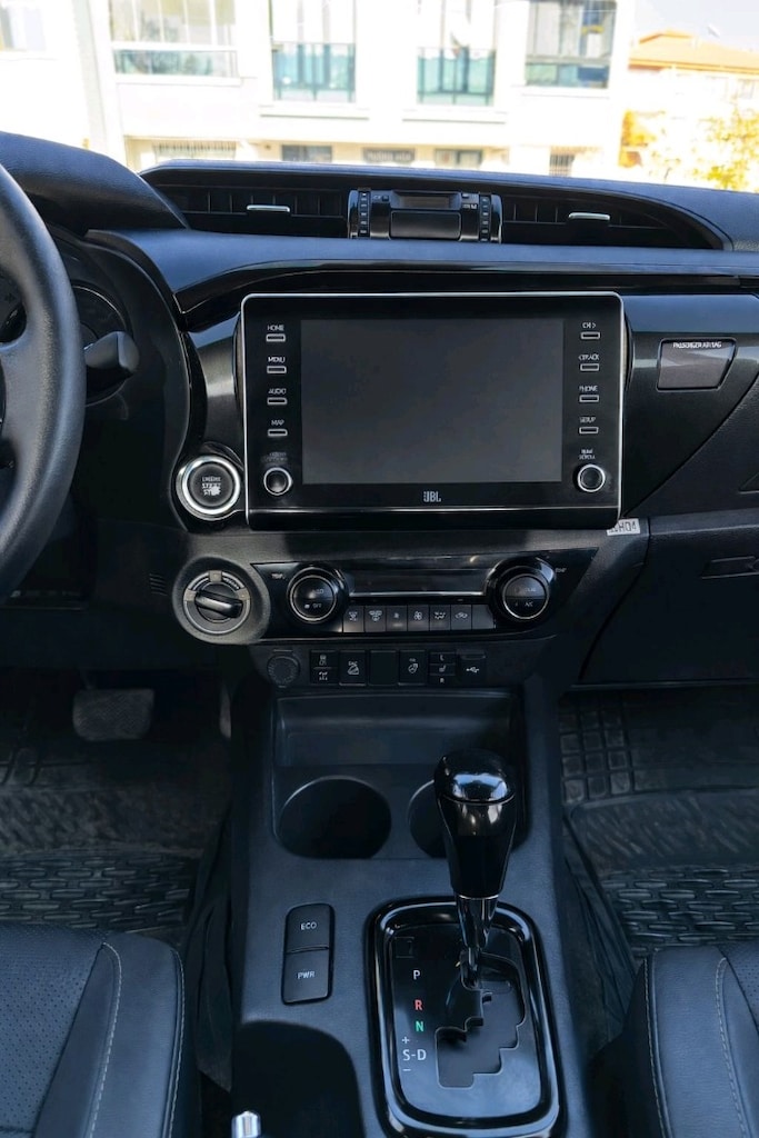 2023 Model HİLUX 2.4 - 4X4 Invincible - JBL - Servis Bakımlı - 6