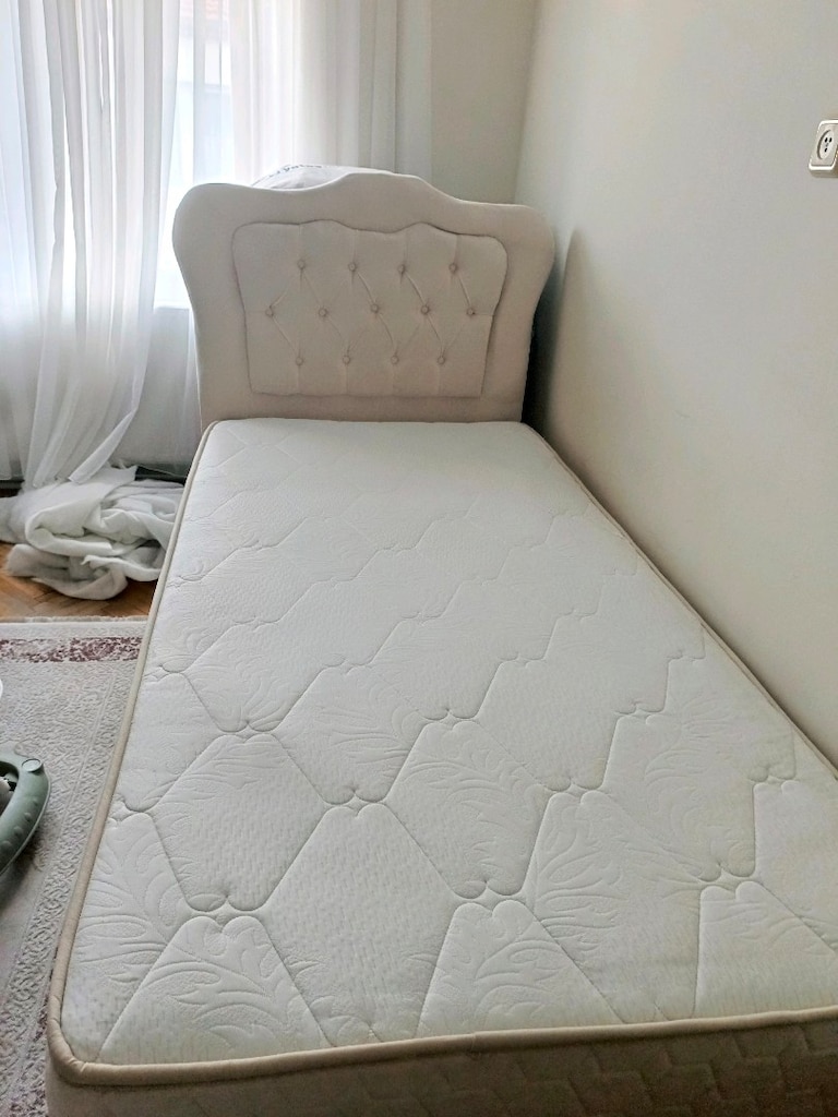 yatak baza komple set. çalışma masası ve çocuk odası elbise dolabı