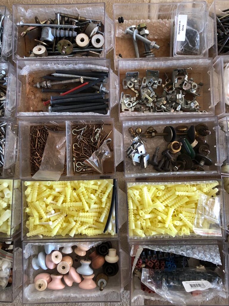 Hırdavat için avadanlıklar. içindekilerle birlikte satılacak. 4000.-tl - 6