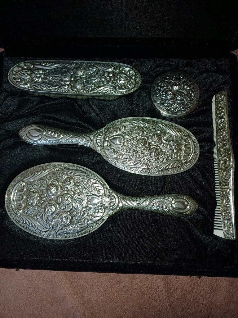 GELİN BOHÇASI İÇİN 900 AYAR GÜMÜŞ TUVALET TAKIMI (MAKYAJ TAKIMI)