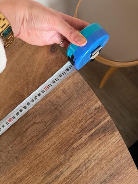 Yemek masası ve 3 adet cay sehpasi aynı zamanda tek kişilik yatak