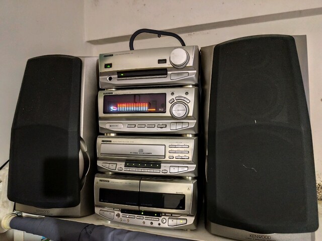 KENWOOD MUZİK SETİ TEMİZ COK KULLANİLMADİGİ İCİN SATİLİK