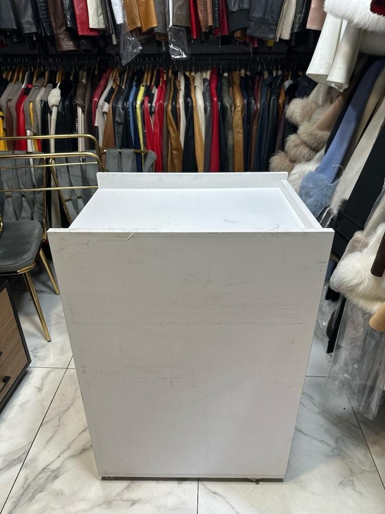 acil satılık 3 çekmeceli MDF dolap tekerlekli sorunsuz - 2