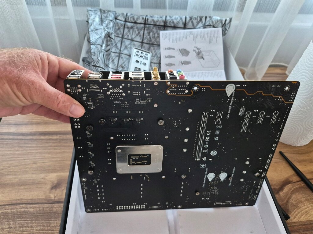 MSİ ANAKART MASA ÜSTÜ BİLGİSAYAR İÇİN 8760GRAMİNGPLUS WİFİ - 7
