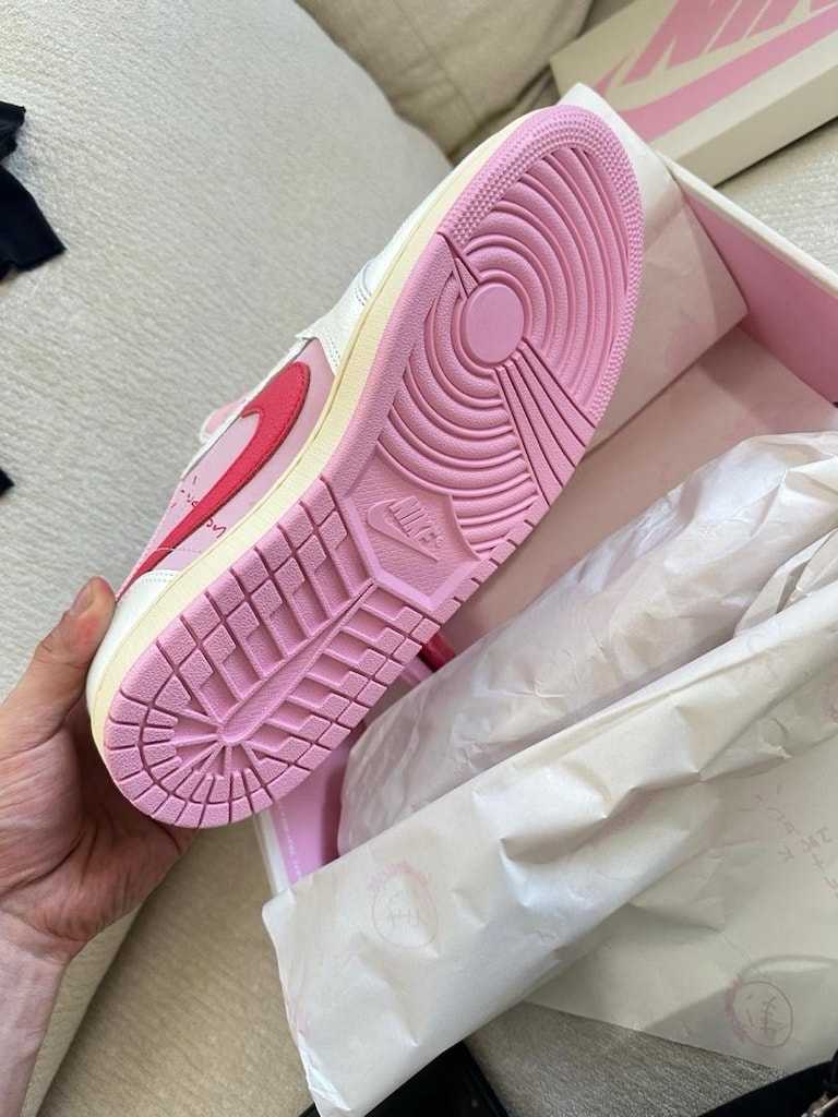 Travis Scott x Nike x Air Jordan Tropical Pink - 2