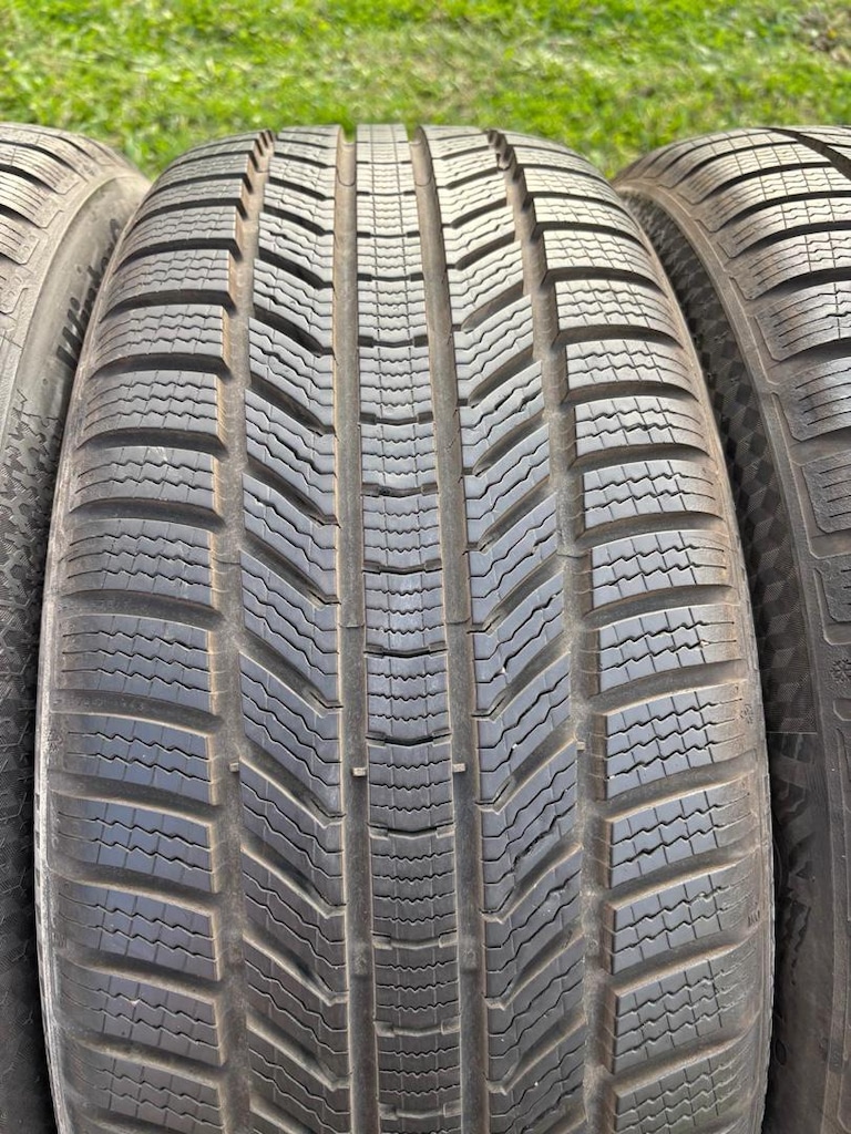 SIFIR GİBİ 4 ADET 235.50 R 19 CONTİNENTAL Ts-870 P KIŞLIK TAKIM 2024 - 2