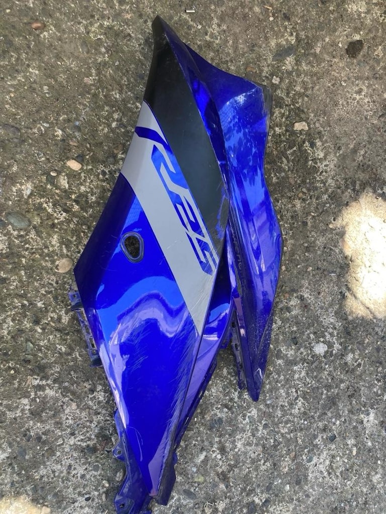 yamaha R25 sol grenaj - 2