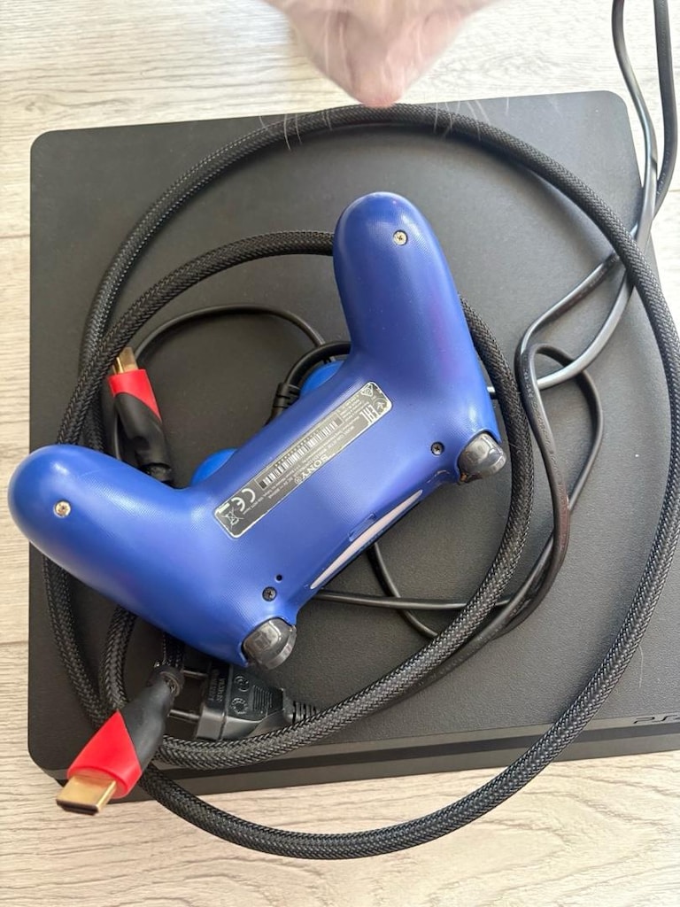 Sony PS4 Slim Tek Kol Orijinal Kolu ile Temiz Kullanılmış - 4