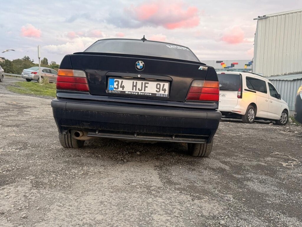 BMW 318 is 1994 model - 8